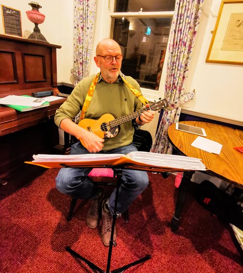 6-ukulele-arts-centre.jpg 6-ukulele-arts-centre.jpg